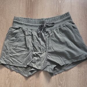 Athletic Works Women's Cargo Shorts in Olive